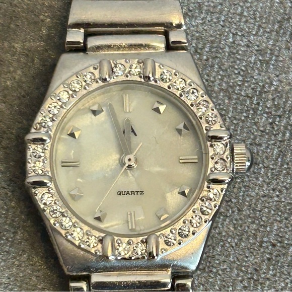 QUARTZ silver-tone stainless steel crystal rhinestone round face watch - Picture 3 of 9